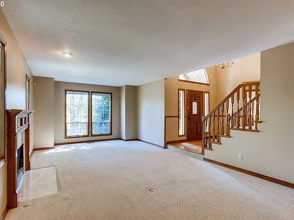 4th image of 17973 Saint Clair Dr