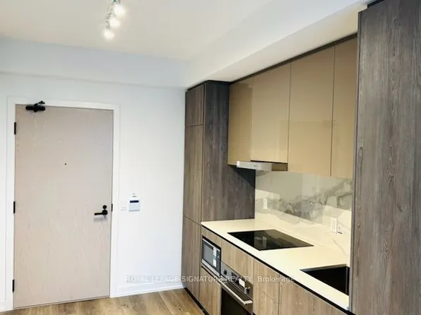 8 Interchange Way, Vaughan, ON