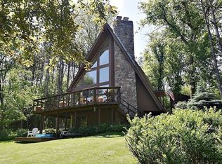 39W608 Campton Hills Dr, St Charles, IL 60175