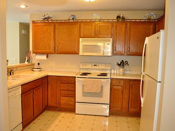 5th image of 191 Bur Oak Ln