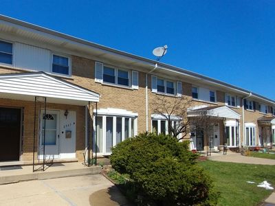 8943 Robin Dr APT B, Des Plaines, IL, 60016
