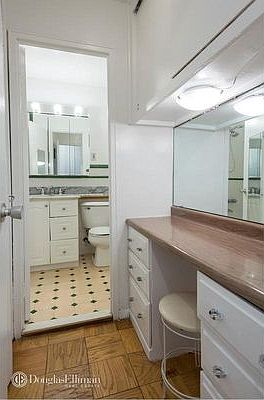 3rd image of 220 E 60th St APT 5G