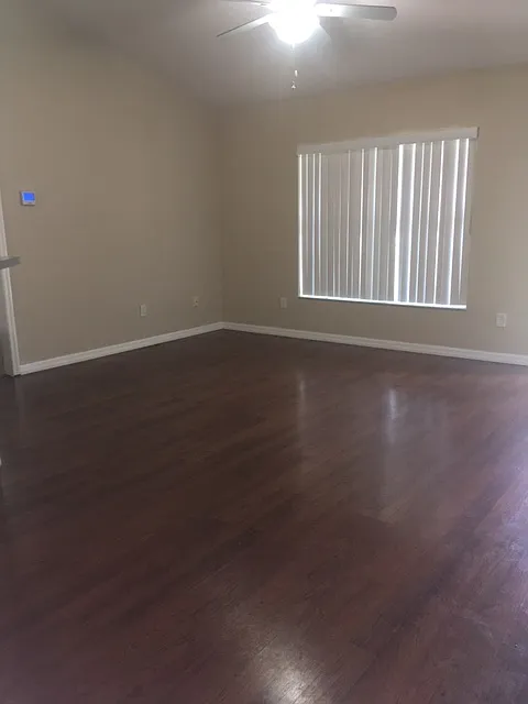 3 bed, 1421 sqft, $1,950 — Photo 4
