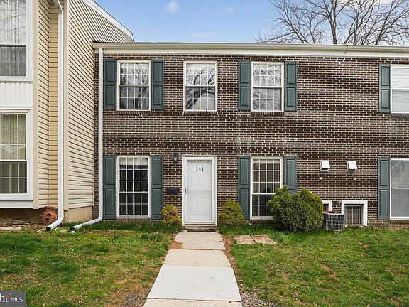 3rd image of 304 Middleton Pl