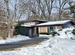 6714 Meadow Dr, Crystal Lake, IL 60012