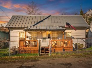 217 Pitt St, Gardiner, OR 97441