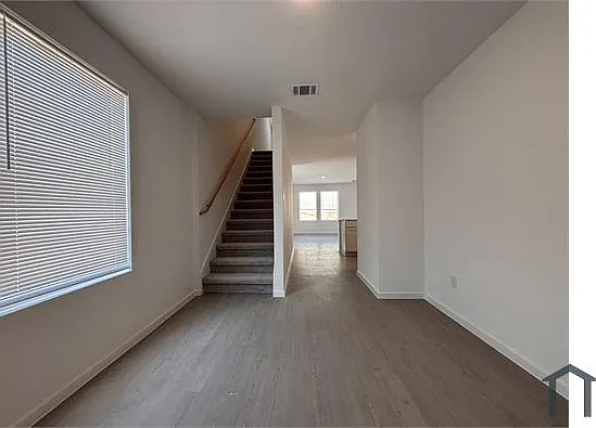 4 bed, 2173 sqft, $2,200 — Photo 3