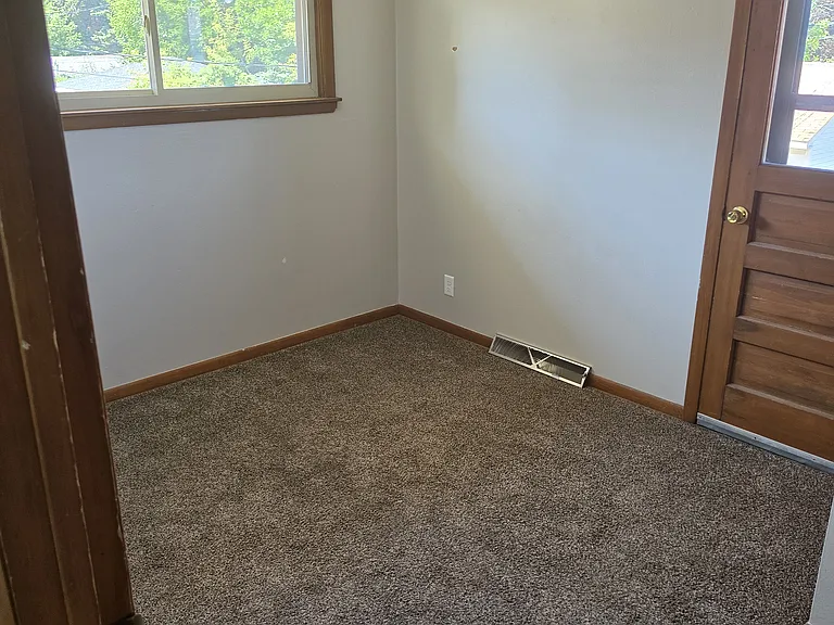 2322 W Bolivar Ave — Photo 6