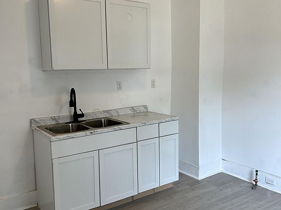 5th image of 4102 Bank St