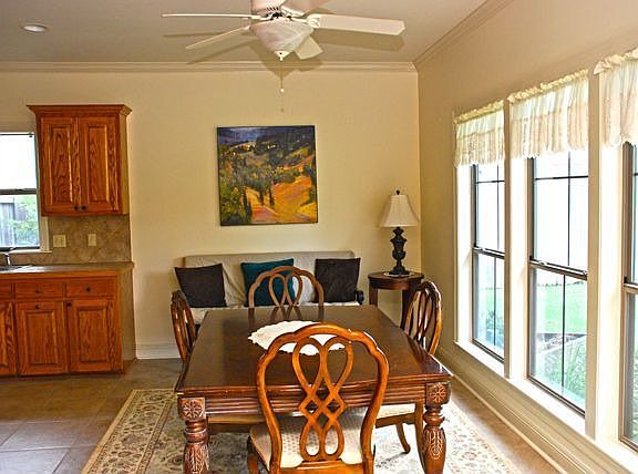 Eat-in Kitchen/keeping room