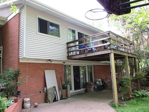3rd image of 3901 Moss Dr