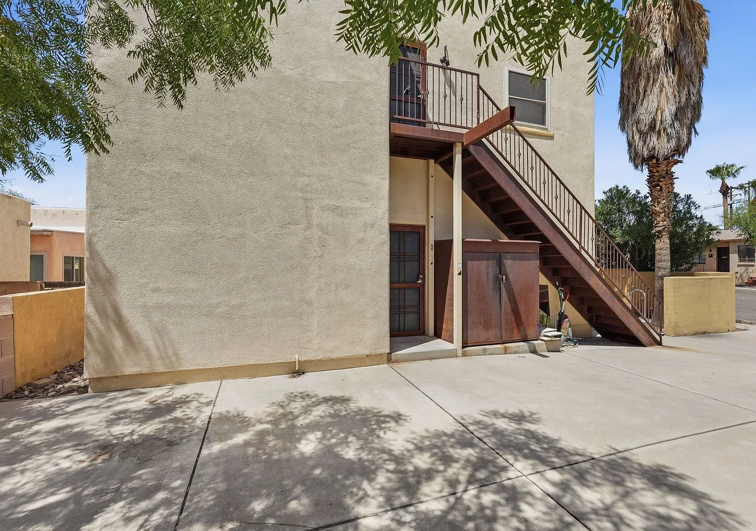 934 N. Campbell Ave. — Photo 2