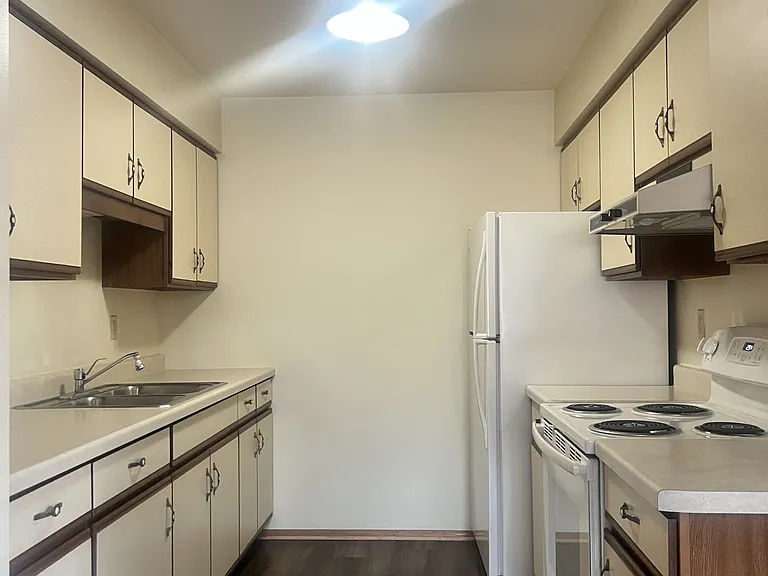 227 N 1st St #2 — Photo 7