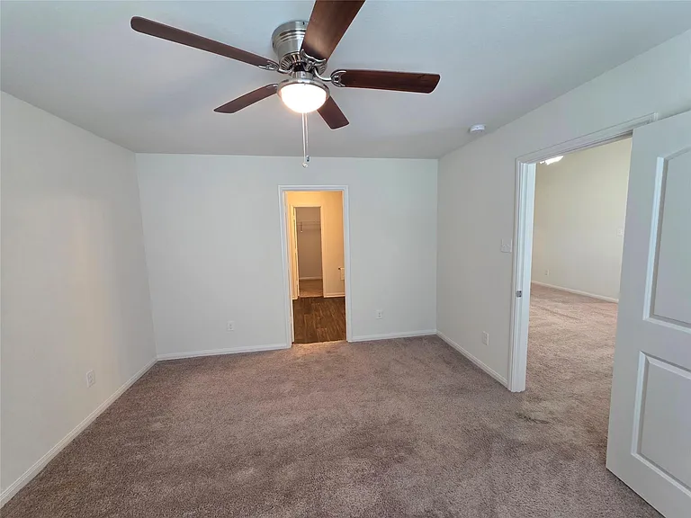 723 Crystal Lakes Dr — Photo 20