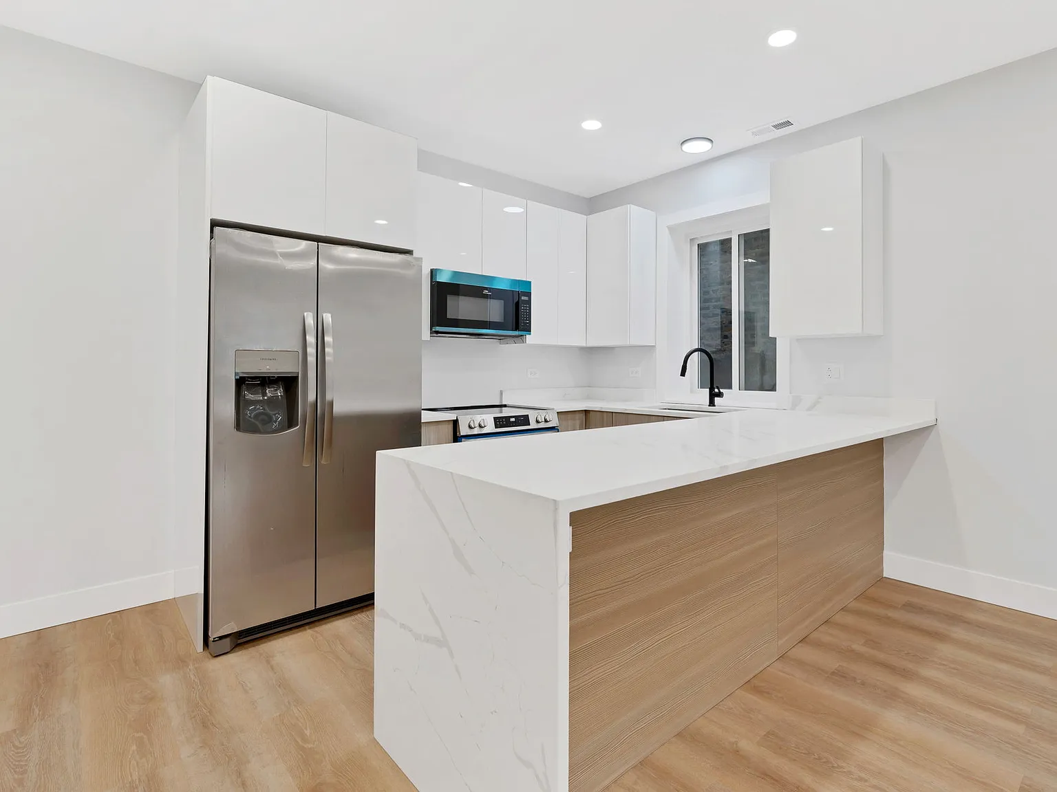 3 bed, $2,675 — Photo 4