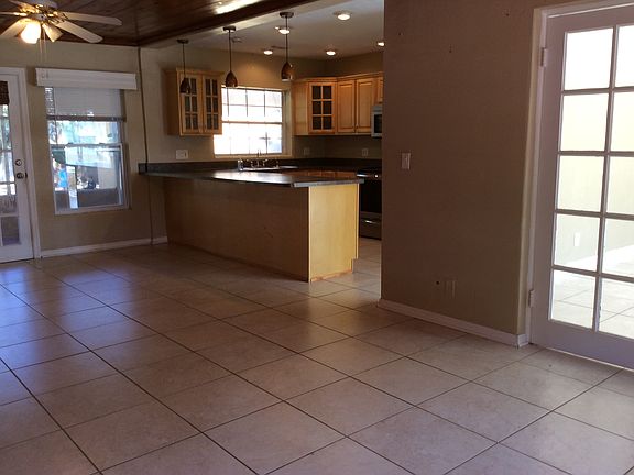 Living room/kitchen nook