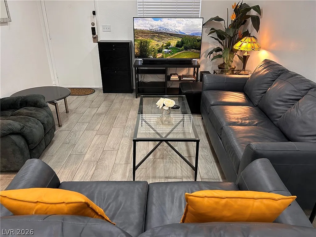 2 bed, 2.0 bath, 922 sqft, $1,800 — Photo 4
