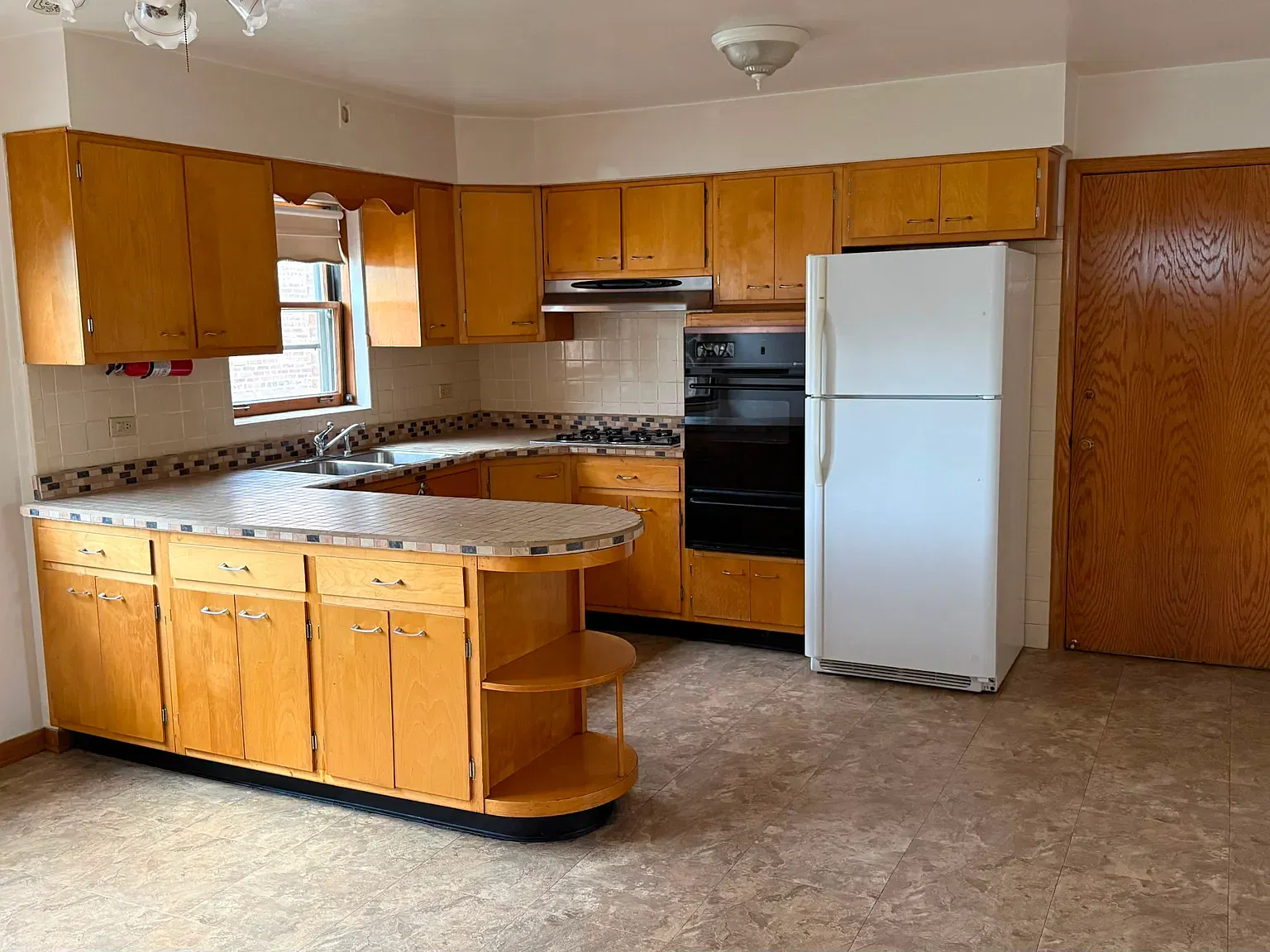 1 bed, 700 sqft, $1,350 — Photo 1