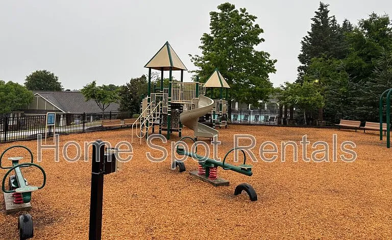 4811 Lost Creek Dr — Photo 30