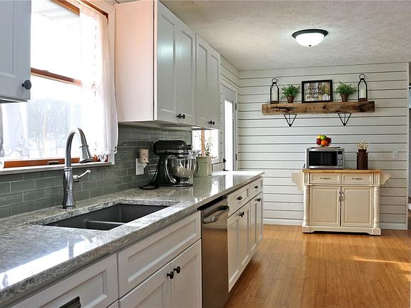 4th image of 318 Wales Dr