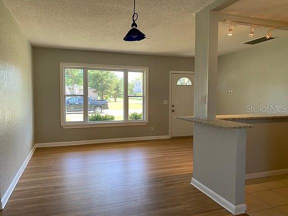 3rd image of 801 39th Ave NE