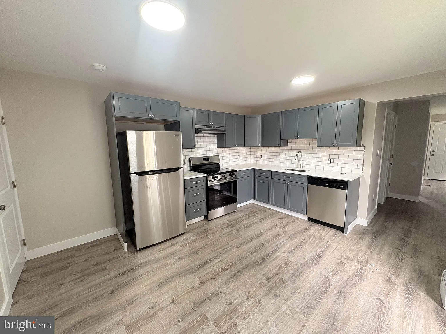 3 bed, 2.0 bath, 1180 sqft, $1,950 — Photo 4