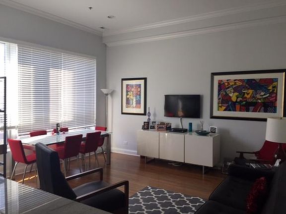 Spacious Living / Dining Room - Bright Light