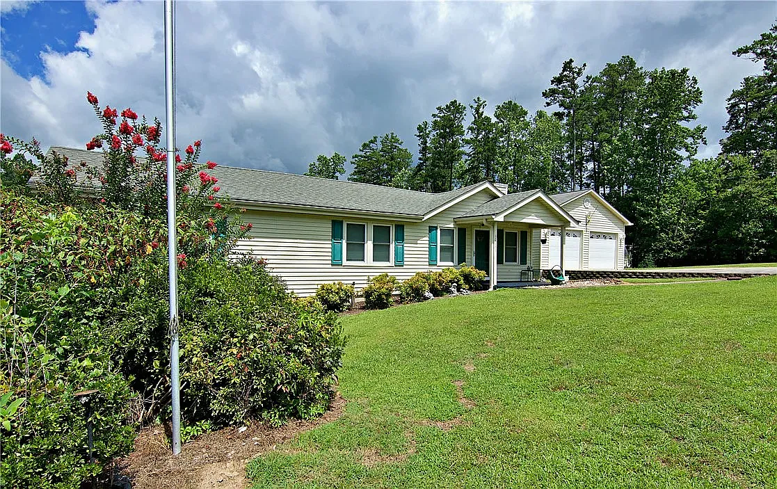 3 bed, 1164 sqft, $1,725 — Photo 2