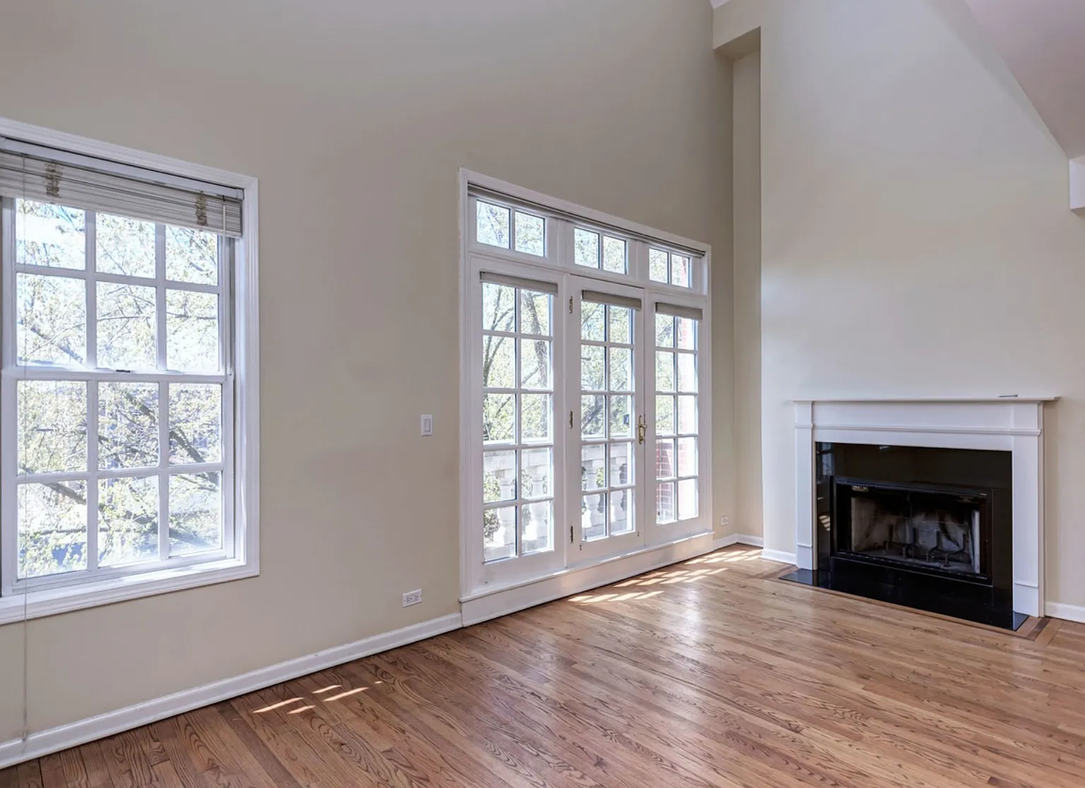 3 bed, 2200 sqft, $4,450 — Photo 2