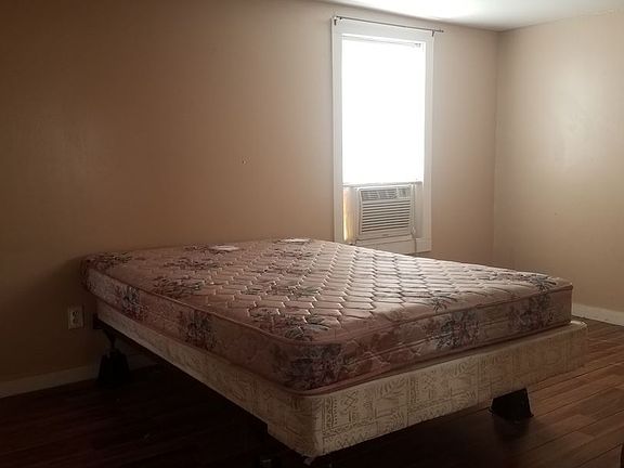 5th image of 922A E Washington Ave