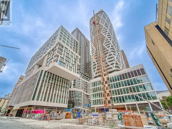238 Simcoe St #2408, Toronto, ON M5T 0E2