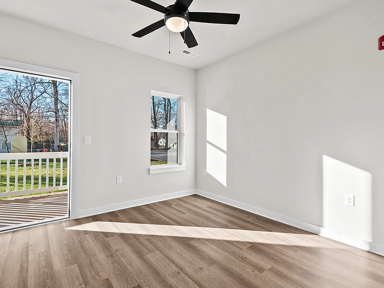227 S 11th St #205 — Photo 32