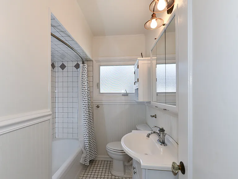 619 Seymour St — Photo 22