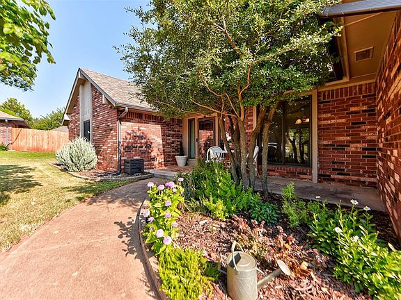3rd image of 301 Little Chisholm Cir