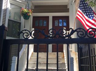 2011 W Addison St, Chicago, IL 60618