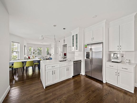 5th image of 27 Whitten St #2