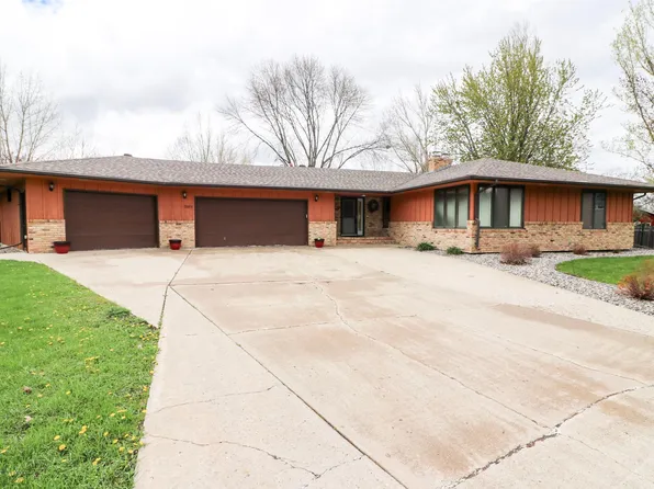 3861 River Dr S, Fargo, ND 58104