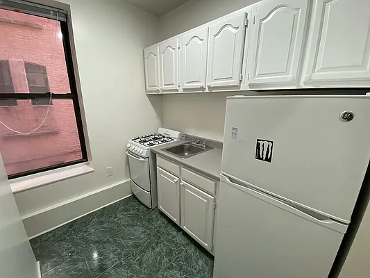 Rented by Compass | media 2