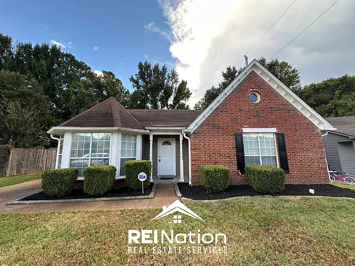 3 bed, 2.0 bath, 1369 sqft, $1,645 — Photo 1