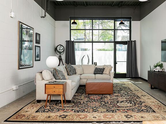 3rd image of 851 Fulton St W #108