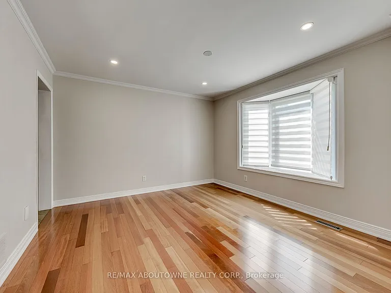 1124 Notley Cres — Photo 12