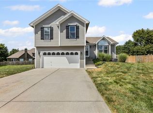 1604 Opal Rd, Kearney, MO 64060