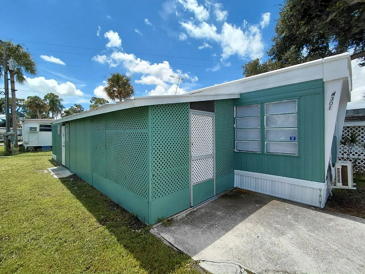2 bed, 1.0 bath, $1,235 — Photo 2