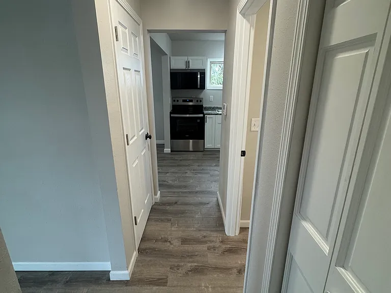 107 Lakeview Dr — Photo 16