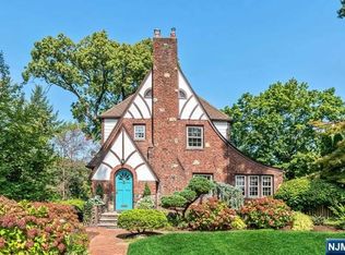 955 Hillcrest Rd, Ridgewood, NJ 07450