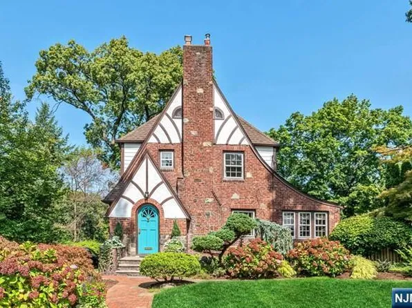 955 Hillcrest Rd, Ridgewood, NJ 07450