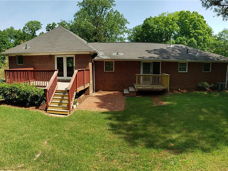 3662 Rock Springs Dr SW — Photo 3