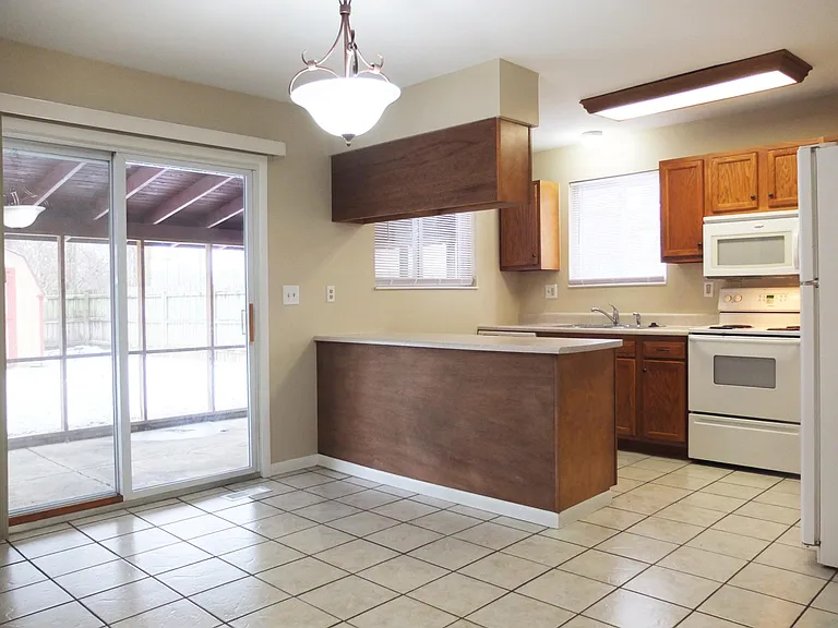 35 Renwood Pl — Photo 5
