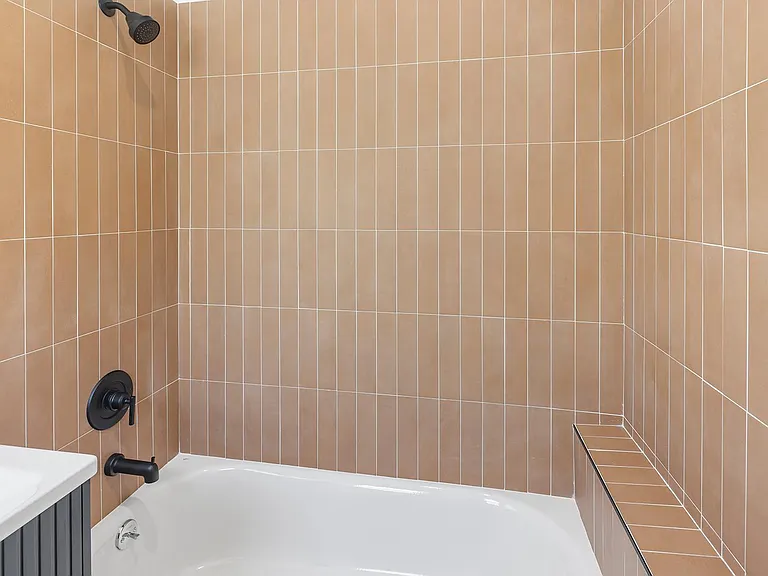 1237 E 1st St #9 — Photo 9