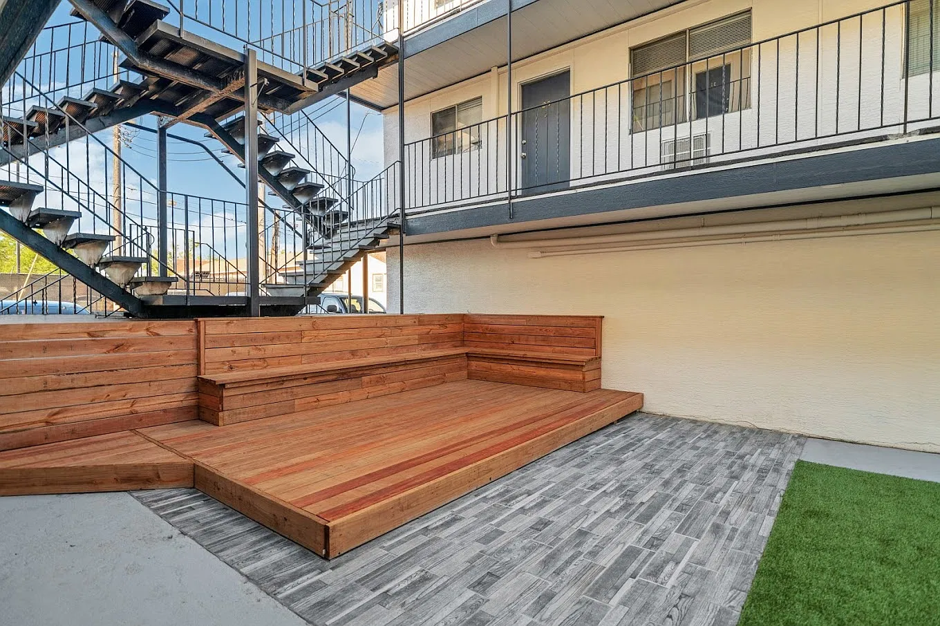 Courtyard — Photo 2